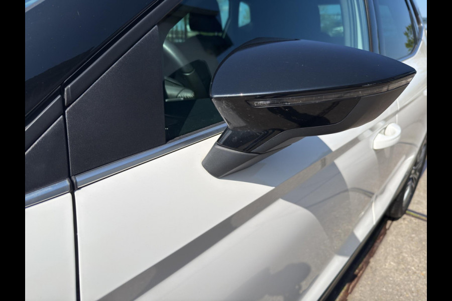 Seat Arona 1.0 TSI Xcellence Business Intense Automaat | Navi |Virtual Cockpit | Stoelverw | White met zwart dak |