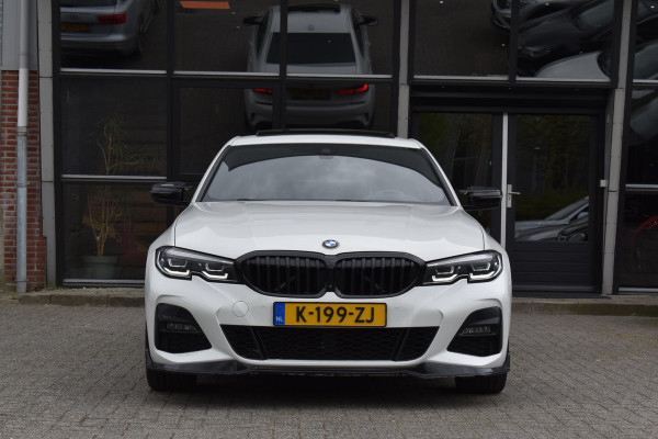 BMW 3-serie 320i High Executive M sport Pano Leder Camera HK