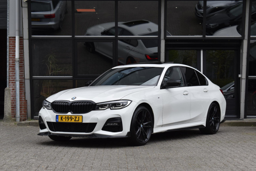 BMW 3-serie 320i High Executive M sport Pano Leder Camera HK