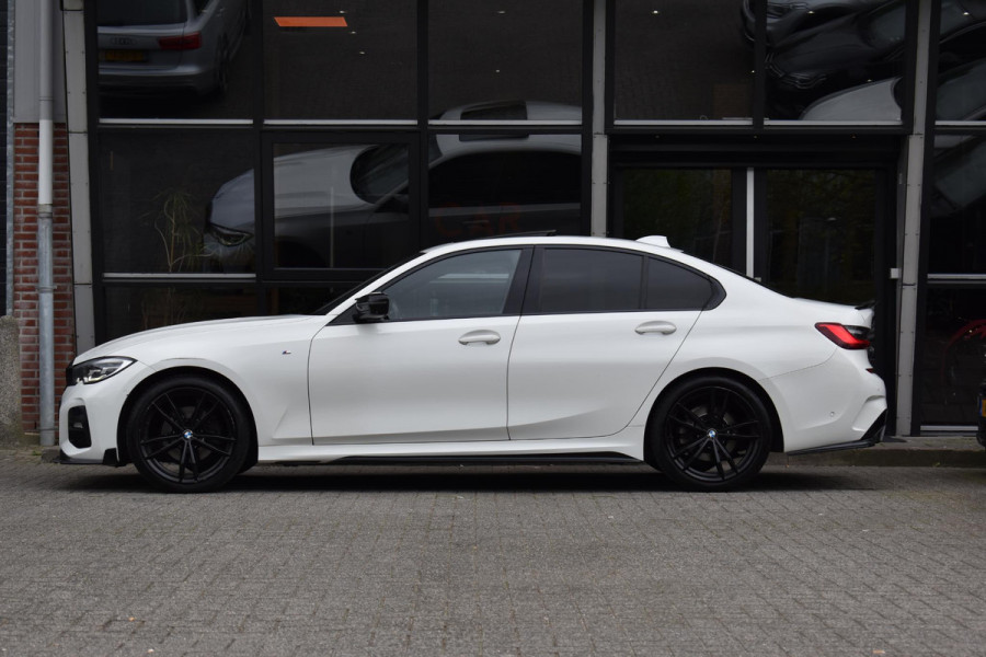 BMW 3-serie 320i High Executive M sport Pano Leder Camera HK