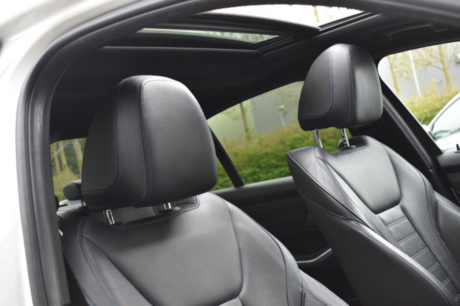 BMW 3-serie 320i High Executive M sport Pano Leder Camera HK