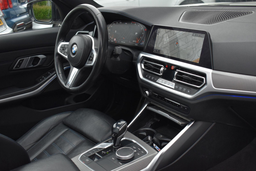BMW 3-serie 320i High Executive M sport Pano Leder Camera HK