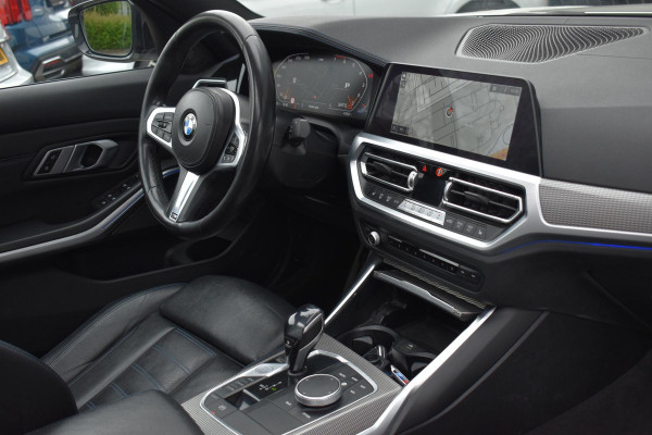 BMW 3-serie 320i High Executive M sport Pano Leder Camera HK