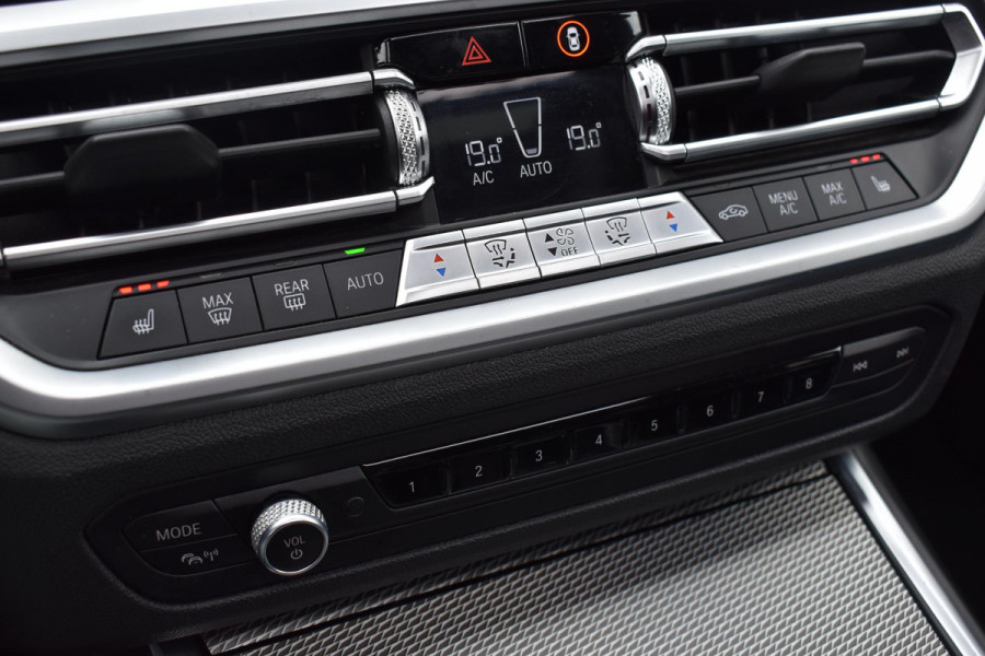 BMW 3-serie 320i High Executive M sport Pano Leder Camera HK