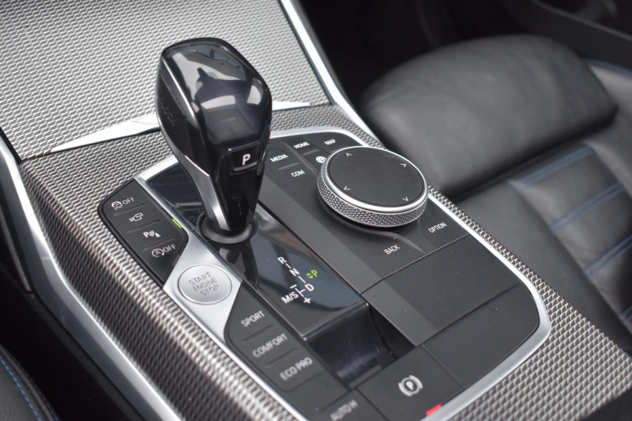 BMW 3-serie 320i High Executive M sport Pano Leder Camera HK