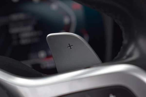 BMW 3-serie 320i High Executive M sport Pano Leder Camera HK