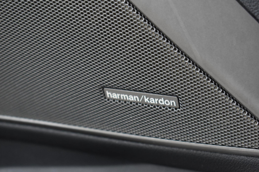 BMW 3-serie 320i High Executive M sport Pano Leder Camera HK