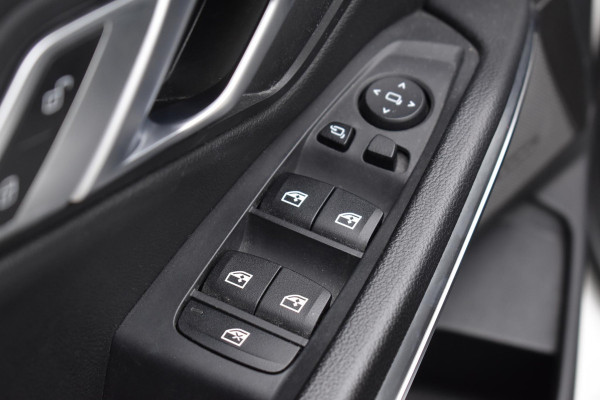 BMW 3-serie 320i High Executive M sport Pano Leder Camera HK