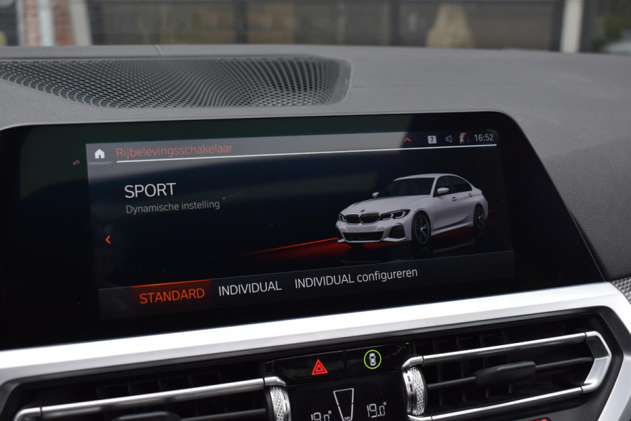 BMW 3-serie 320i High Executive M sport Pano Leder Camera HK