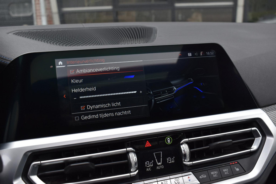 BMW 3-serie 320i High Executive M sport Pano Leder Camera HK