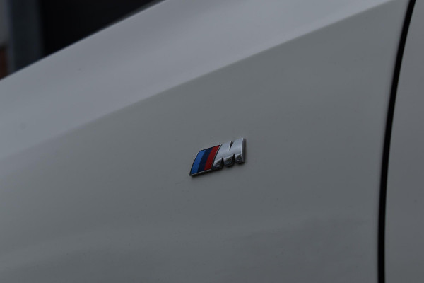 BMW 3-serie 320i High Executive M sport Pano Leder Camera HK