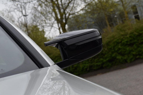 BMW 3-serie 320i High Executive M sport Pano Leder Camera HK