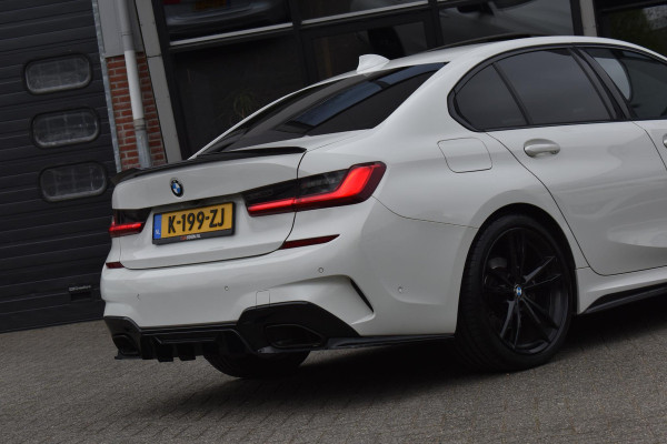 BMW 3-serie 320i High Executive M sport Pano Leder Camera HK