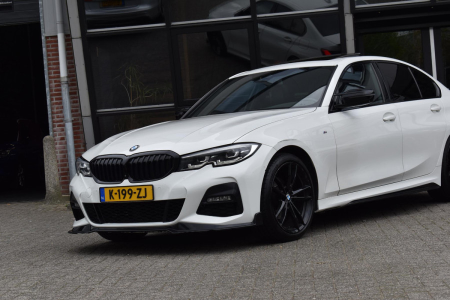 BMW 3-serie 320i High Executive M sport Pano Leder Camera HK