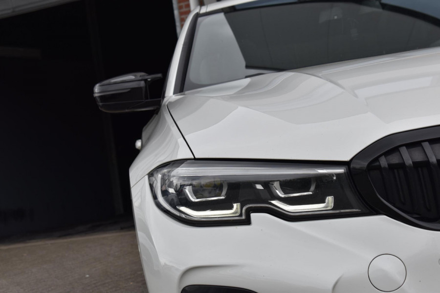 BMW 3-serie 320i High Executive M sport Pano Leder Camera HK