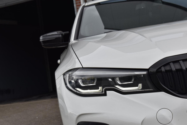 BMW 3-serie 320i High Executive M sport Pano Leder Camera HK