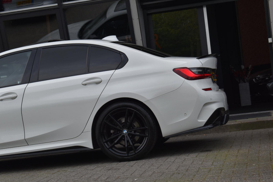BMW 3-serie 320i High Executive M sport Pano Leder Camera HK