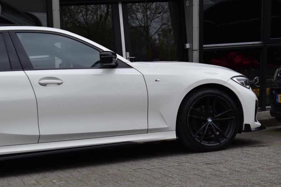 BMW 3-serie 320i High Executive M sport Pano Leder Camera HK
