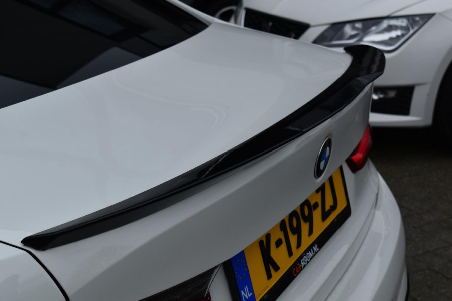BMW 3-serie 320i High Executive M sport Pano Leder Camera HK