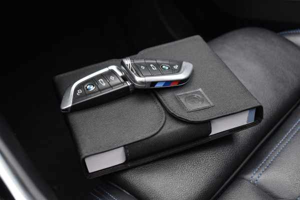 BMW 3-serie 320i High Executive M sport Pano Leder Camera HK