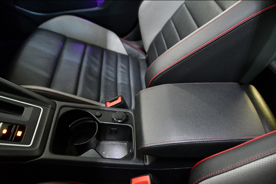 Volkswagen Golf 2.0 TSI GTI Clubsport, Pano, Sfeer