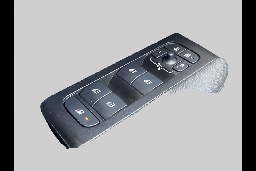 Volvo XC40 Recharge P8 AWD R-Design | Zwart dak