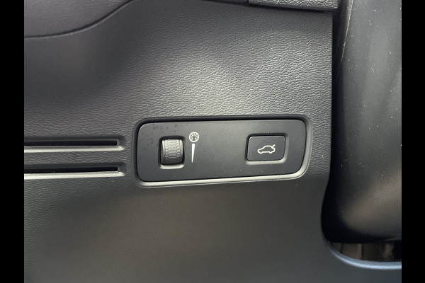 Volvo XC40 Recharge P8 AWD R-Design | Zwart dak