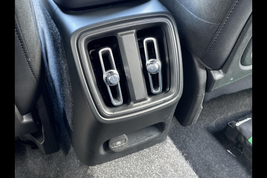 Volvo XC40 Recharge P8 AWD R-Design | Zwart dak