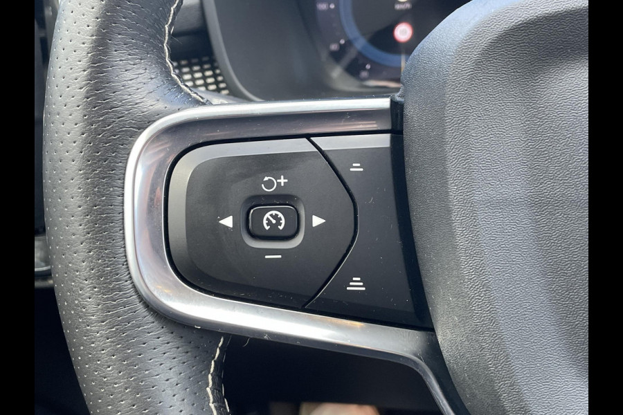 Volvo XC40 Recharge P8 AWD R-Design | Zwart dak