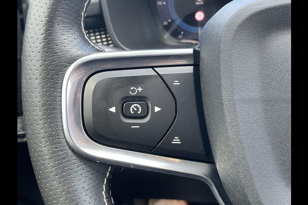 Volvo XC40 Recharge P8 AWD R-Design | Zwart dak