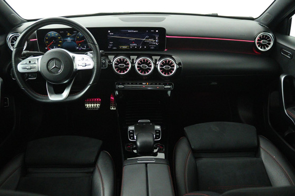 Mercedes-Benz A-Klasse 180 Premium Plus (PANORAMADAK, STOELVERWARMING, SFEERVERLICHTING, CLIMA, CAMERA)