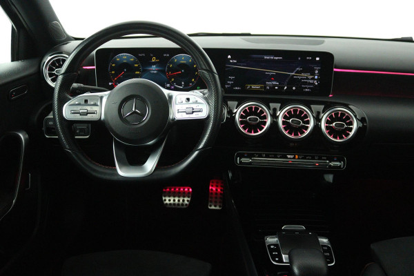 Mercedes-Benz A-Klasse 180 Premium Plus (PANORAMADAK, STOELVERWARMING, SFEERVERLICHTING, CLIMA, CAMERA)