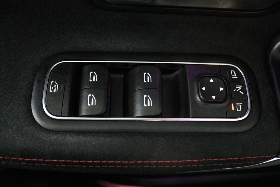 Mercedes-Benz A-Klasse 180 Premium Plus (PANORAMADAK, STOELVERWARMING, SFEERVERLICHTING, CLIMA, CAMERA)