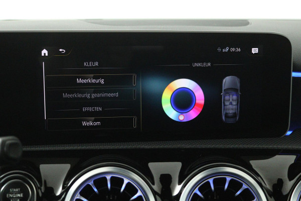 Mercedes-Benz A-Klasse 180 Premium Plus (PANORAMADAK, STOELVERWARMING, SFEERVERLICHTING, CLIMA, CAMERA)