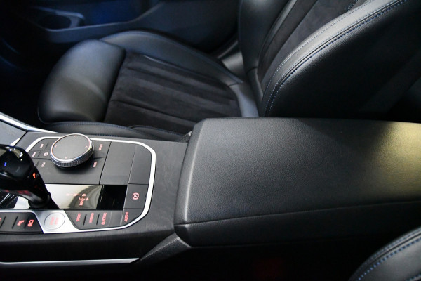 BMW 3-serie 330e M-pakket, Applecarplay, Sfeerverlichting