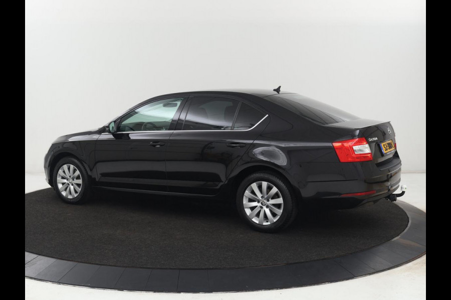 Škoda Octavia 1.5 TSI Ambition Business | Automaat | Trekhaak | Carplay | Navigatie | Parkeerhulp | Climate control | Bluetooth | Cruise control