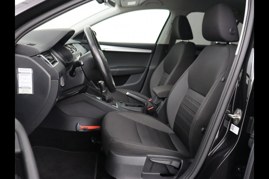 Škoda Octavia 1.5 TSI Ambition Business | Automaat | Trekhaak | Carplay | Navigatie | Parkeerhulp | Climate control | Bluetooth | Cruise control