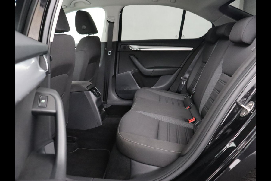 Škoda Octavia 1.5 TSI Ambition Business | Automaat | Trekhaak | Carplay | Navigatie | Parkeerhulp | Climate control | Bluetooth | Cruise control