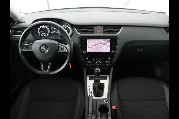 Škoda Octavia 1.5 TSI Ambition Business | Automaat | Trekhaak | Carplay | Navigatie | Parkeerhulp | Climate control | Bluetooth | Cruise control