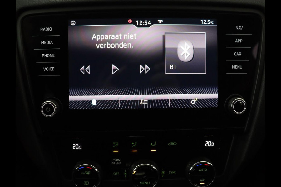 Škoda Octavia 1.5 TSI Ambition Business | Automaat | Trekhaak | Carplay | Navigatie | Parkeerhulp | Climate control | Bluetooth | Cruise control