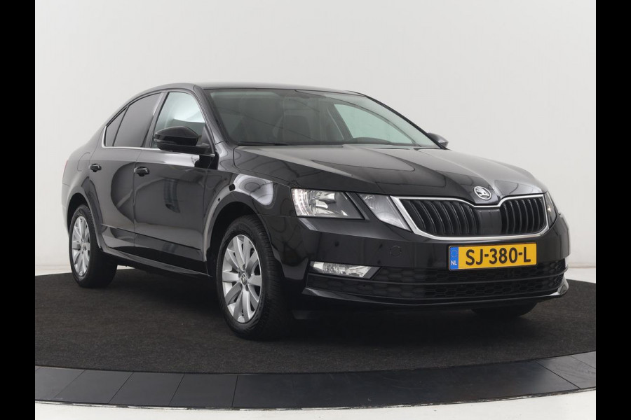 Škoda Octavia 1.5 TSI Ambition Business | Automaat | Trekhaak | Carplay | Navigatie | Parkeerhulp | Climate control | Bluetooth | Cruise control