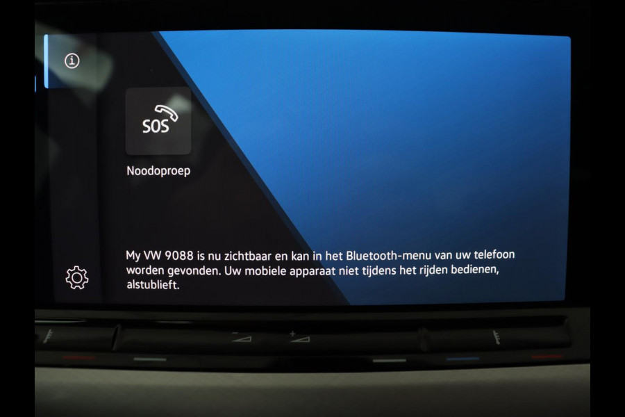 Volkswagen Golf 1.0 TSI Life | Carplay | Navigatie | Adaptive cruise | Full LED | Digital Cockpit | Sfeerverlichting | Climate control | Bluetooth | Parkeerhulp