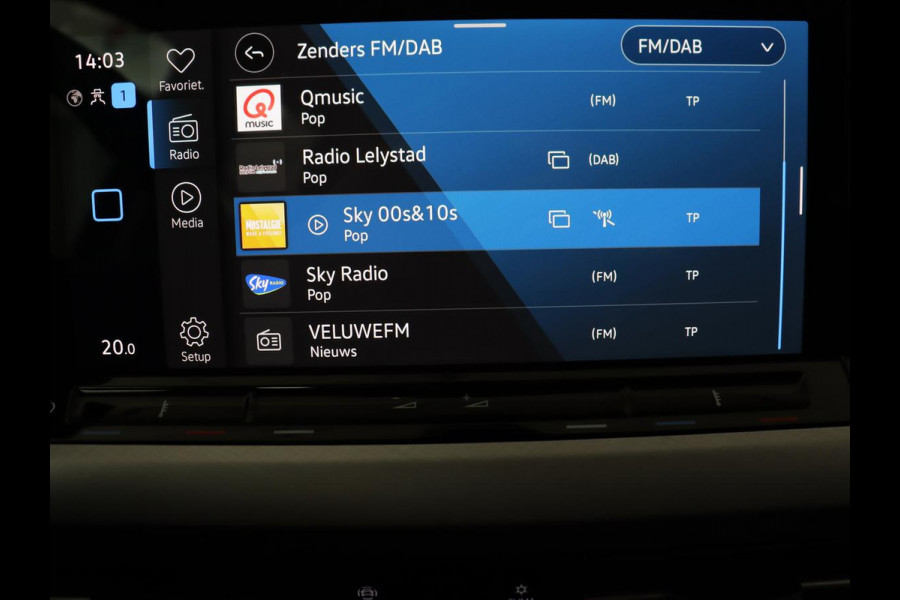 Volkswagen Golf 1.0 TSI Life | Carplay | Navigatie | Adaptive cruise | Full LED | Digital Cockpit | Sfeerverlichting | Climate control | Bluetooth | Parkeerhulp