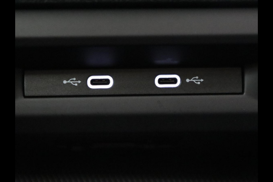 Volkswagen Golf 1.0 TSI Life | Carplay | Navigatie | Adaptive cruise | Full LED | Digital Cockpit | Sfeerverlichting | Climate control | Bluetooth | Parkeerhulp