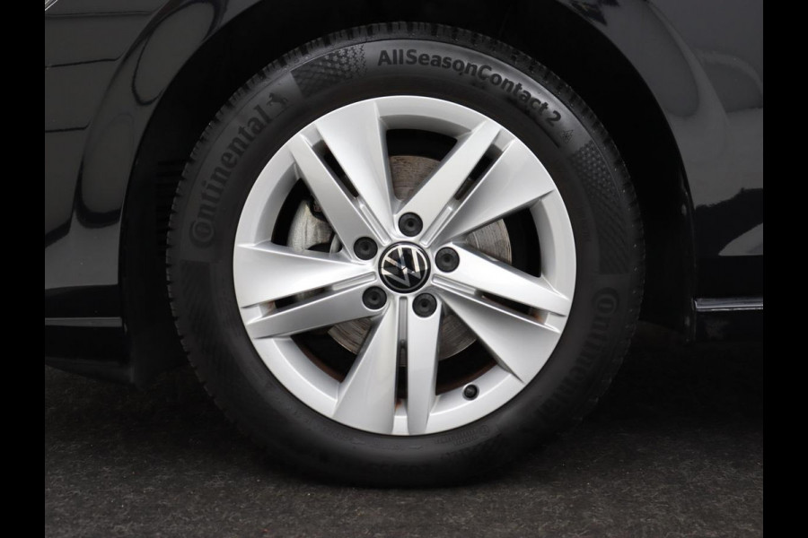 Volkswagen Golf 1.0 TSI Life | Carplay | Navigatie | Adaptive cruise | Full LED | Digital Cockpit | Sfeerverlichting | Climate control | Bluetooth | Parkeerhulp