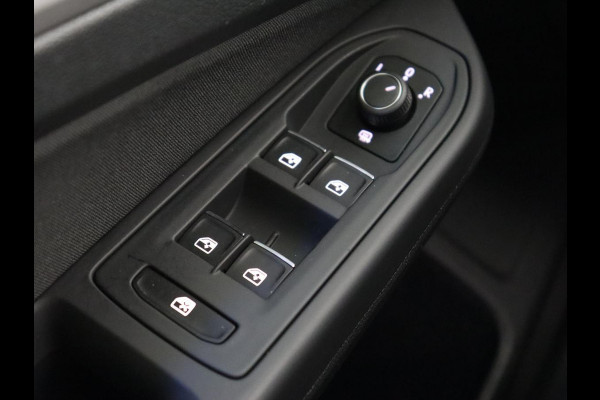 Volkswagen Golf 1.0 TSI Life | Carplay | Navigatie | Adaptive cruise | Full LED | Digital Cockpit | Sfeerverlichting | Climate control | Bluetooth | Parkeerhulp