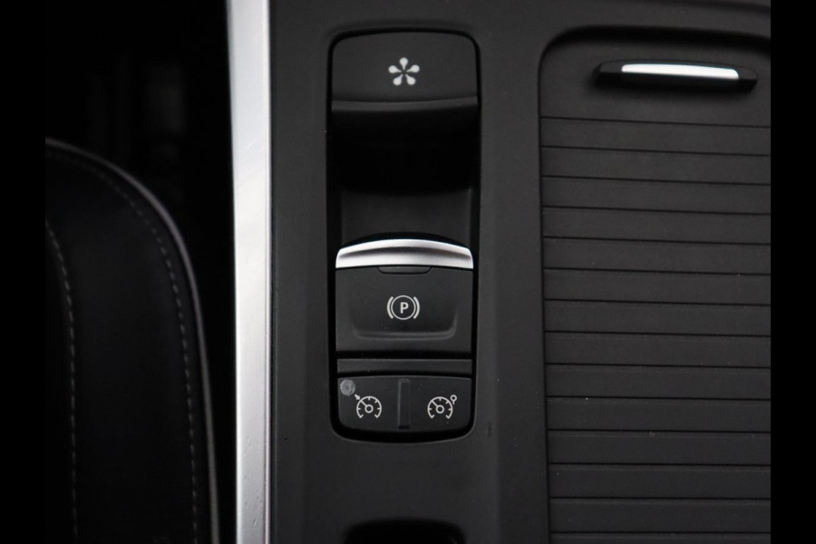 Renault Mégane 1.3 TCe Bose | Camera | Carplay | Park Assist | Navigatie | Half leder | Keyless | Climate control | DAB+ | Bluetooth | Cruise control | Dodehoek detectie