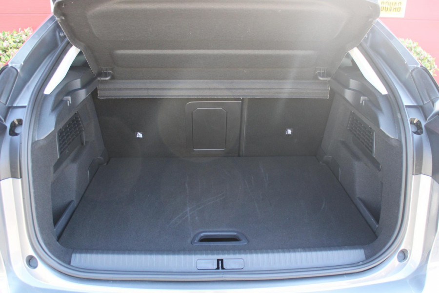 Citroën C4 C4 1.2 HYbrid 145PK MAX | HEAD UP DISPLAY | CAMERA VOOR + ACHTER | NAVIGATIE | DRAADLOZE TELEFOONLADER | FULL LED KOPLAMPEN | DRAADLOZE APPLE CARPLAY/ANDROID AUTO | 18" LICHTMETALEN VELGEN | ADAPTIVE CRUISE CONTROL | CLIMATE CONTROL | LEDEREN BEKLEDING | DAB+ RADIO | KEYLESS ENTRY/START |