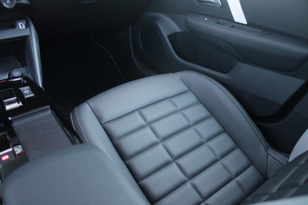 Citroën C4 C4 1.2 HYbrid 145PK MAX | HEAD UP DISPLAY | CAMERA VOOR + ACHTER | NAVIGATIE | DRAADLOZE TELEFOONLADER | FULL LED KOPLAMPEN | DRAADLOZE APPLE CARPLAY/ANDROID AUTO | 18" LICHTMETALEN VELGEN | ADAPTIVE CRUISE CONTROL | CLIMATE CONTROL | LEDEREN BEKLEDING | DAB+ RADIO | KEYLESS ENTRY/START |