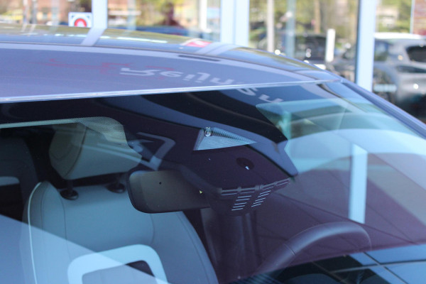 Citroën C4 C4 1.2 HYbrid 145PK MAX | HEAD UP DISPLAY | CAMERA VOOR + ACHTER | NAVIGATIE | DRAADLOZE TELEFOONLADER | FULL LED KOPLAMPEN | DRAADLOZE APPLE CARPLAY/ANDROID AUTO | 18" LICHTMETALEN VELGEN | ADAPTIVE CRUISE CONTROL | CLIMATE CONTROL | LEDEREN BEKLEDING | DAB+ RADIO | KEYLESS ENTRY/START |